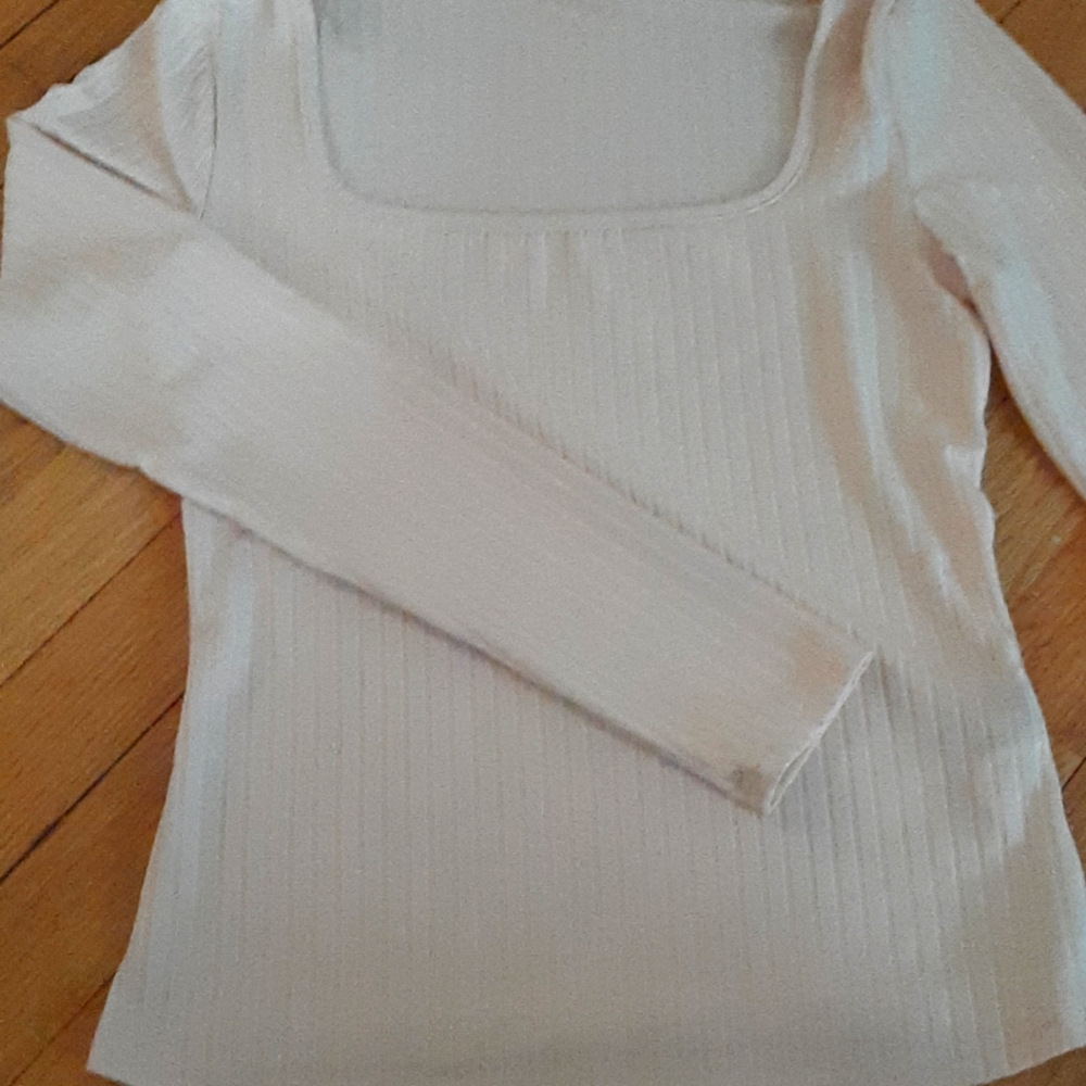 Low Cut Top Wide Ribbed